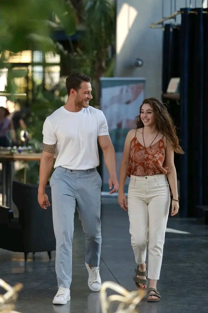notiturco's tweet photo. El noticiero turco avisa que ya tenemos las primeras imágenes de la nueva dizi de verano protagonizada por Cemre Baysel, que guapos se ven ambos. Se rumorea que llega el 7 de junio. No está confirmado, yo solo quiero el tráiler

#SendenDahaGüzel https://t.co/9CEk2fDzS0