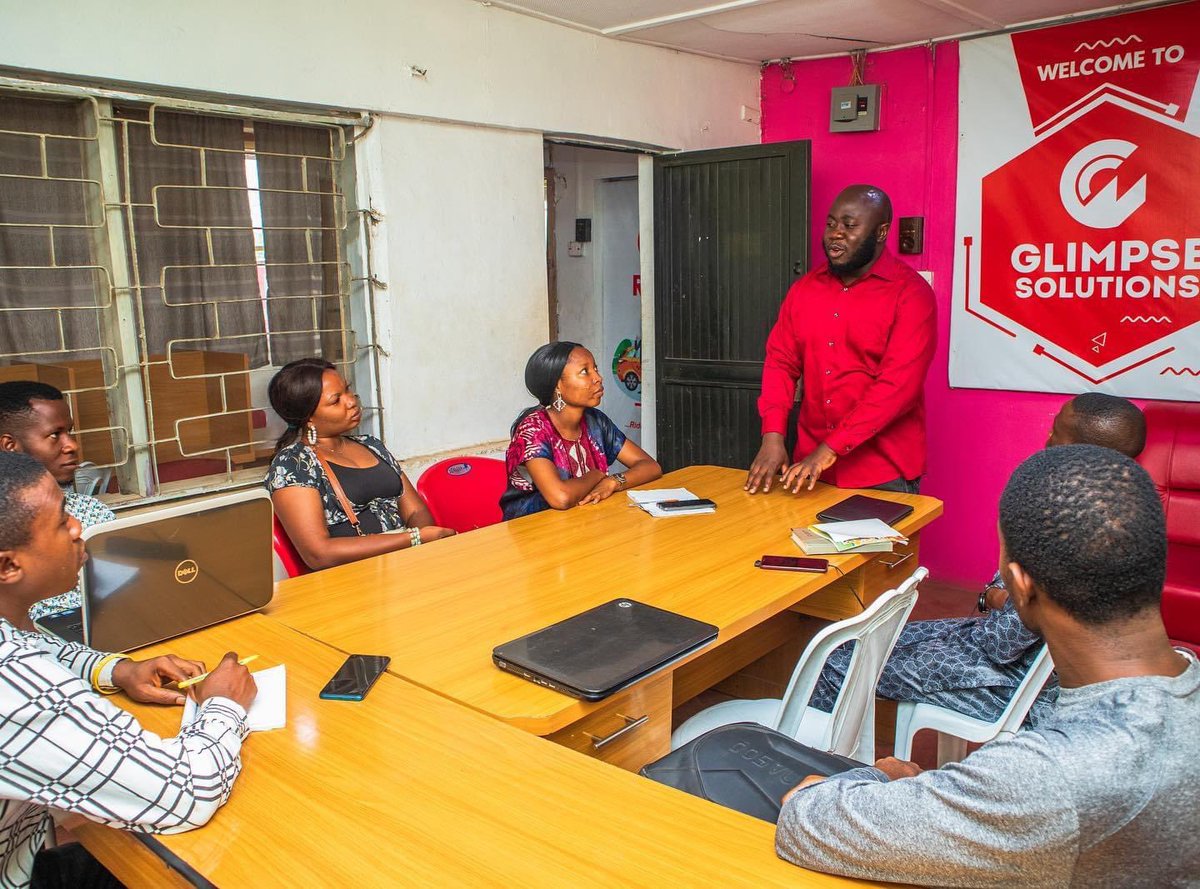 iamadaratosin's tweet image. It was with great pleasure hosting participants who applied for the Undergraduates Digital skills programme at @glimpsehub 

They all had their on-boarding session