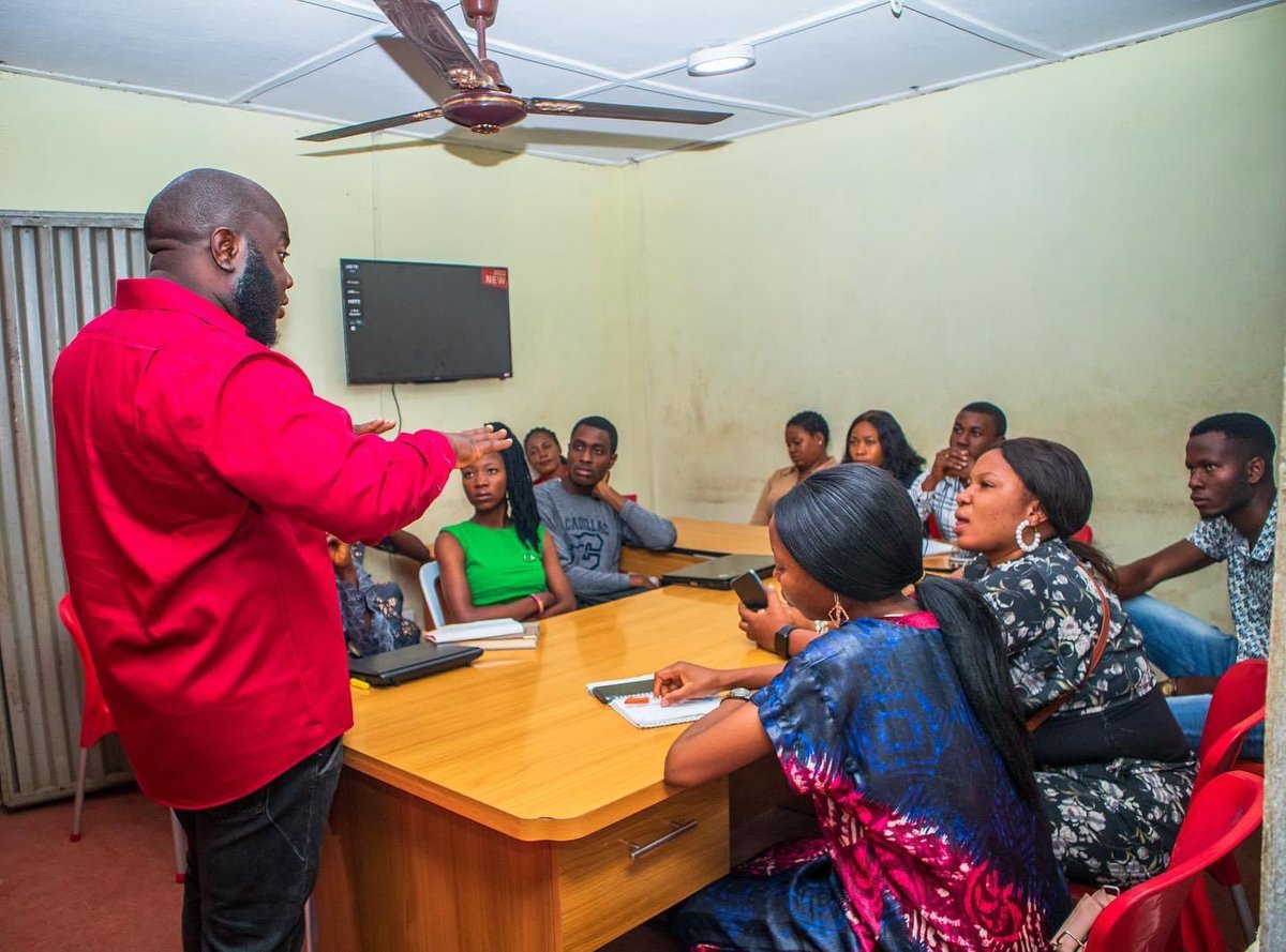 iamadaratosin's tweet image. It was with great pleasure hosting participants who applied for the Undergraduates Digital skills programme at @glimpsehub 

They all had their on-boarding session