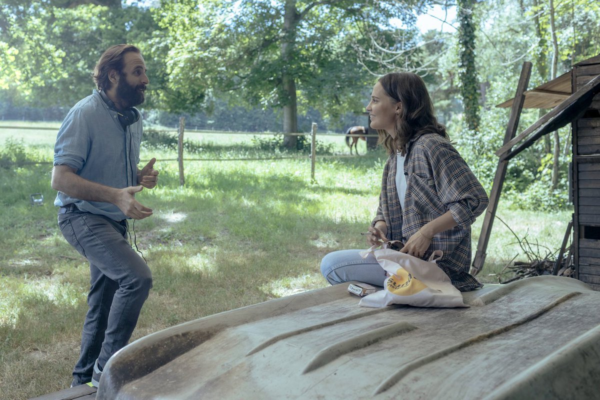 📸 Two new stills of #IrmaVep : aliciavikander.us/photos/thumbna…
