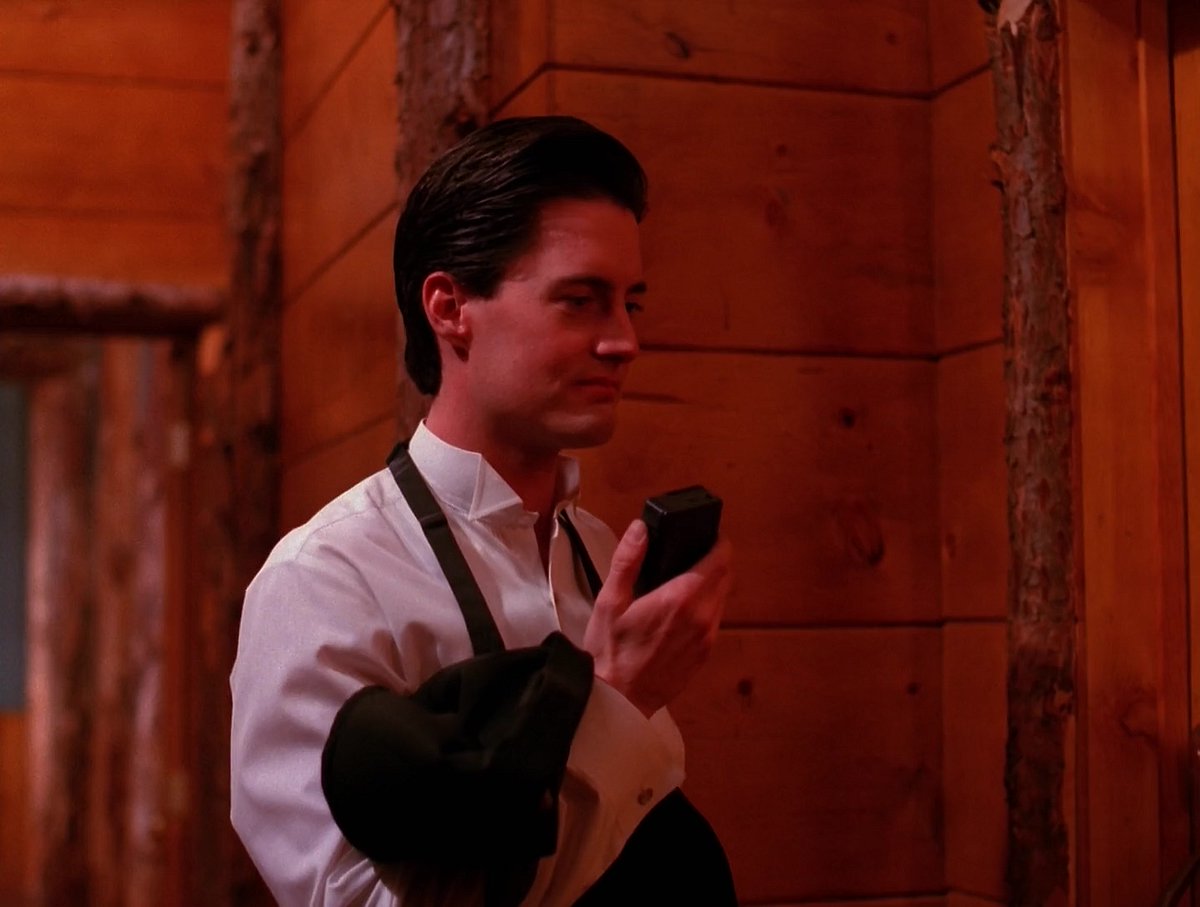 BlackLCult's tweet photo. On May 23, 1990, the final episode of the first season of Twin Peaks, "The Last Evening", was premiered. https://t.co/DTMt5BRKpo