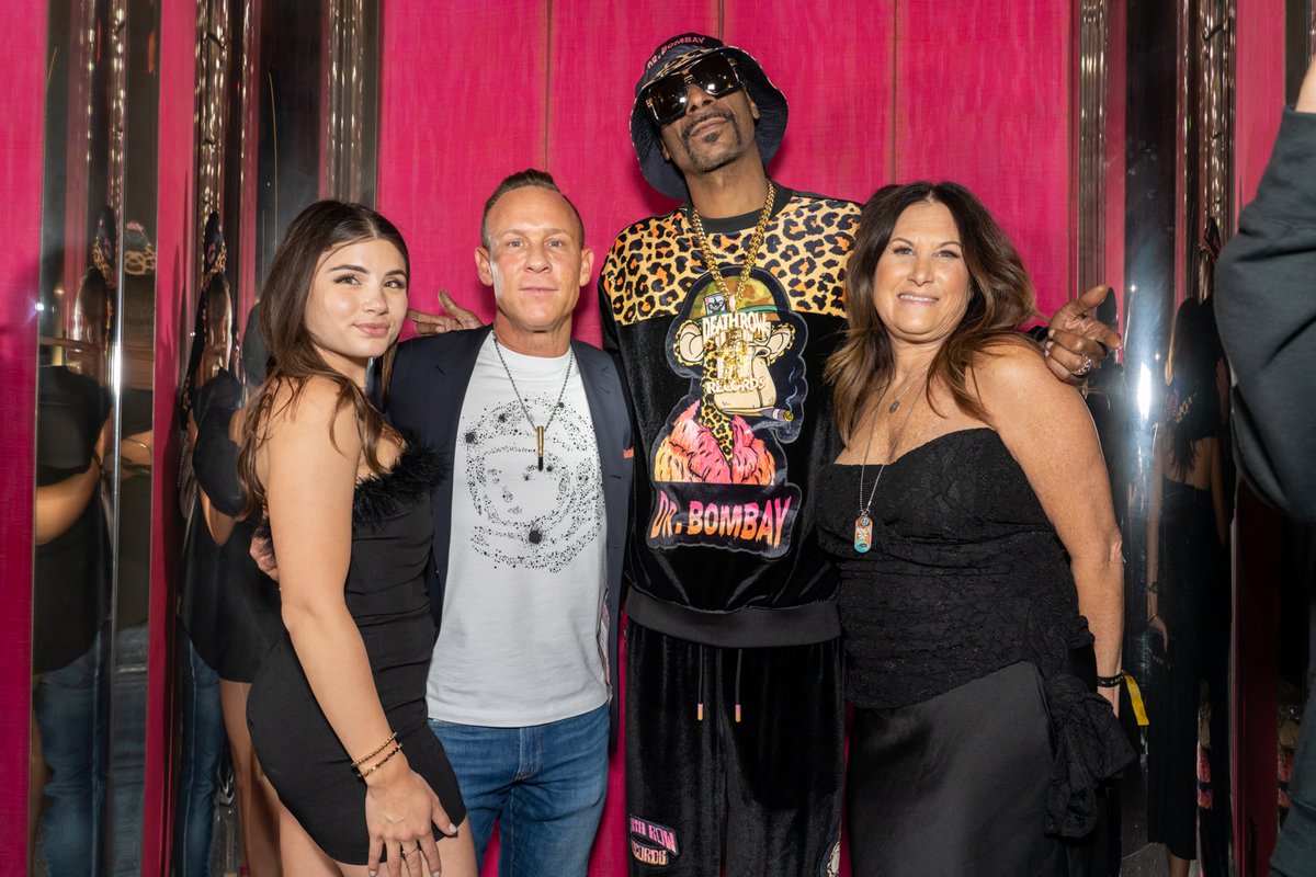 <a href="/G4LiveX/">G4 Live</a> presented by <a href="/BudtenderAwards/">BudtenderAwards</a> 2022 with <a href="/Dj_Snoopadelic/">DJ Snoopadelic</a>  #BudtenderAwards #G4Live