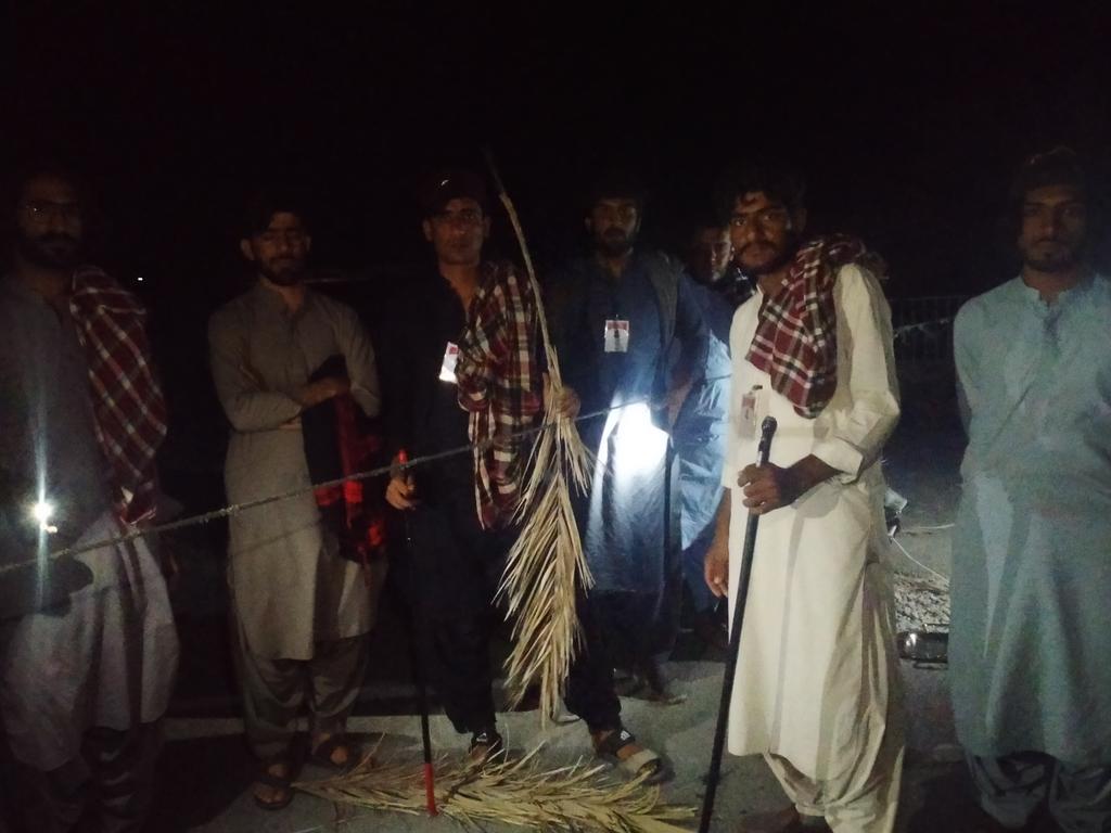Justice4DadJan's tweet photo. شہید داد جان عنایت کے اہلخانہ اور اہلیان پنجگور کا غیر معینہ مدت کے لئے دھرنا سولہ گھنٹے بعد بھی تاحال جاری یے۔ 
#JusticeForDadJanInayat 
#DarnaForDadJan https://t.co/4w9itoVMJP