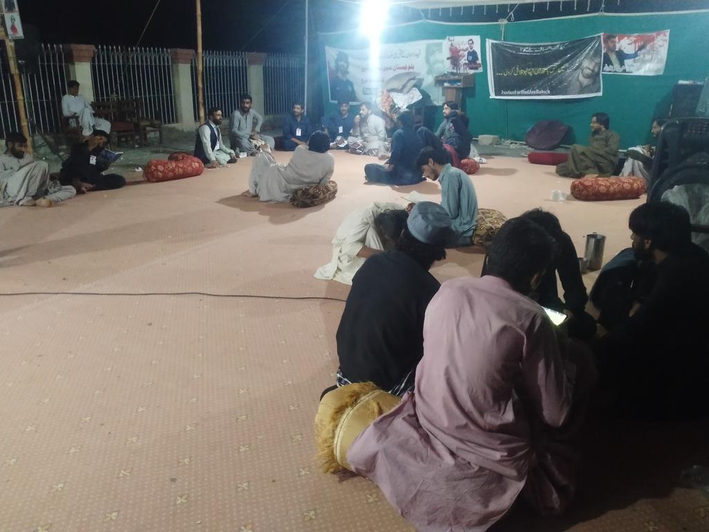 Justice4DadJan's tweet photo. شہید داد جان عنایت کے اہلخانہ اور اہلیان پنجگور کا غیر معینہ مدت کے لئے دھرنا سولہ گھنٹے بعد بھی تاحال جاری یے۔ 
#JusticeForDadJanInayat 
#DarnaForDadJan https://t.co/4w9itoVMJP