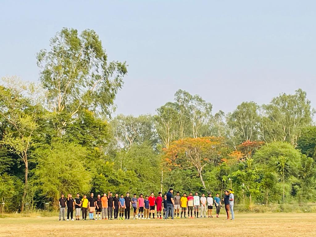 IgimsStudents's tweet photo. #Aavheg #SummerFest #IGIMS 
Common IGIMS.. Let's football..
First event match was played between 20 Typhoons vs Niravana 21 ⚽⚽
Juniors tried their best to compete with their seniors. But Typhoons swept away Niravanas and won the match easily, scoring "2-0"🥳 🎉✨ https://t.co/c2whNq7SNm