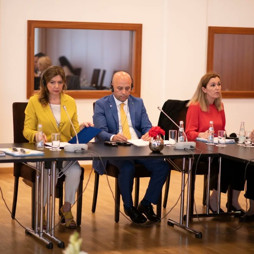 ccidralb's tweet photo. Po ndodh tani! 📣

Forumi i Asamblesë së Përgjithshme të AIC, e cila shërben si një konsultim midis të gjithë anëtarëve.

Me ftesë të Z.Alban Isteri Kryetar i Dhomës së Tregtisë si dhe Zëvendës President i Parë i Forumit AIC, Asamblenë e përshëndeti dhe Znj. Ines Muçostepa https://t.co/tw60vTWu27