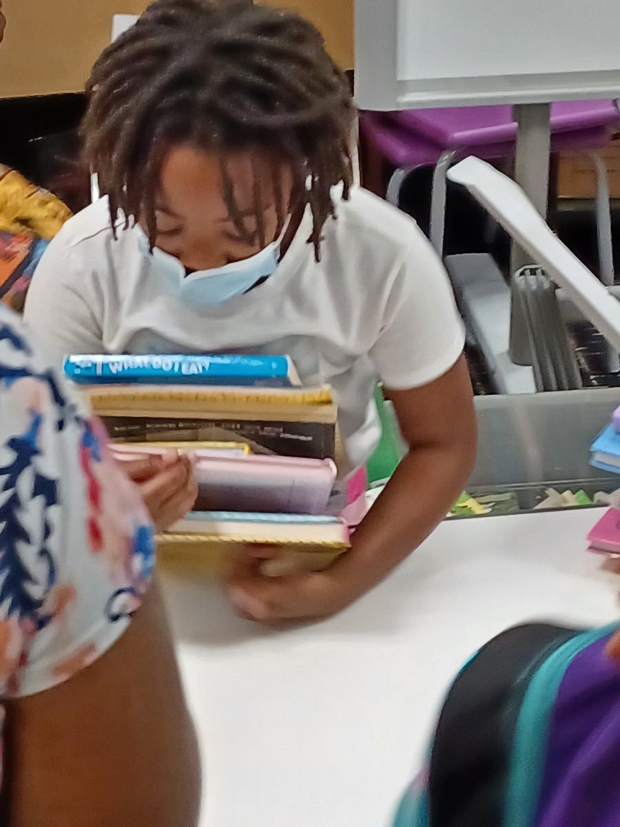 shayla_holeman's tweet image. We have been on a mission to support home libraries for each child. To date, we have given away 8,531 books. Thank you to all partners that helped make this happen! #HiveNation #GeniusMentality @overby_sheppard @RPS_Schools @LitLimo @ulasrocks1