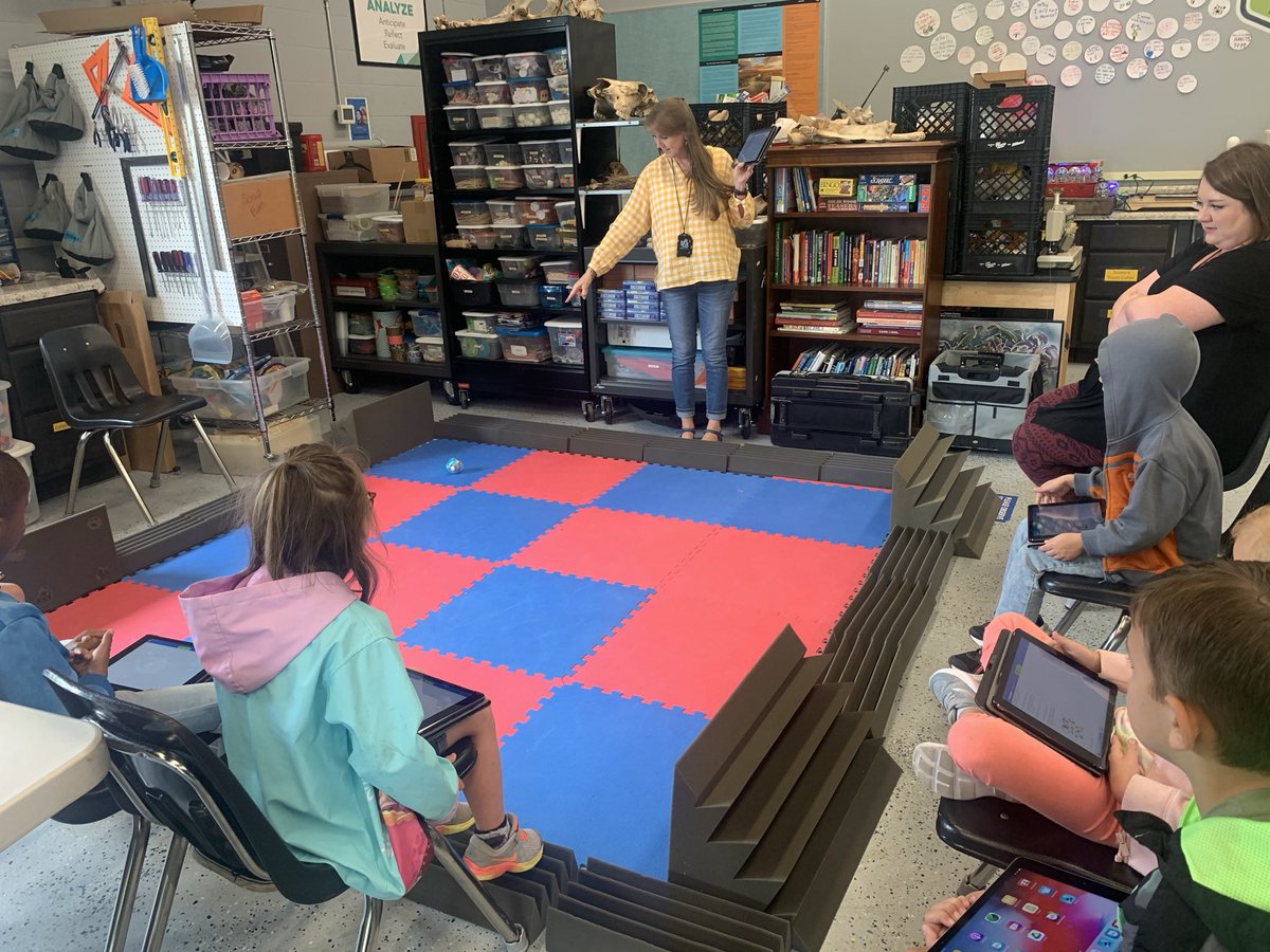 ShelinaSmith's tweet photo. Great seeing FES students at EDGE today learning in STEM stations! The Littles love science &amp; technology especially when cotton candy is involved! #1FS https://t.co/WJ3KgVk8NI