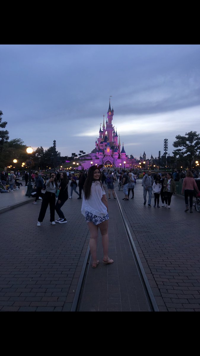 clemsjul's tweet photo. To find out that I have officially passed all of my exams whilst being in the happiest place on earth is really a dream come true 🇫🇷✨ BSc Hons Diagnostic Imaging ✅ 👩‍🎓 https://t.co/HKVOl18RJ4