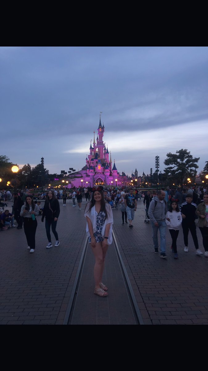 clemsjul's tweet photo. To find out that I have officially passed all of my exams whilst being in the happiest place on earth is really a dream come true 🇫🇷✨ BSc Hons Diagnostic Imaging ✅ 👩‍🎓 https://t.co/HKVOl18RJ4