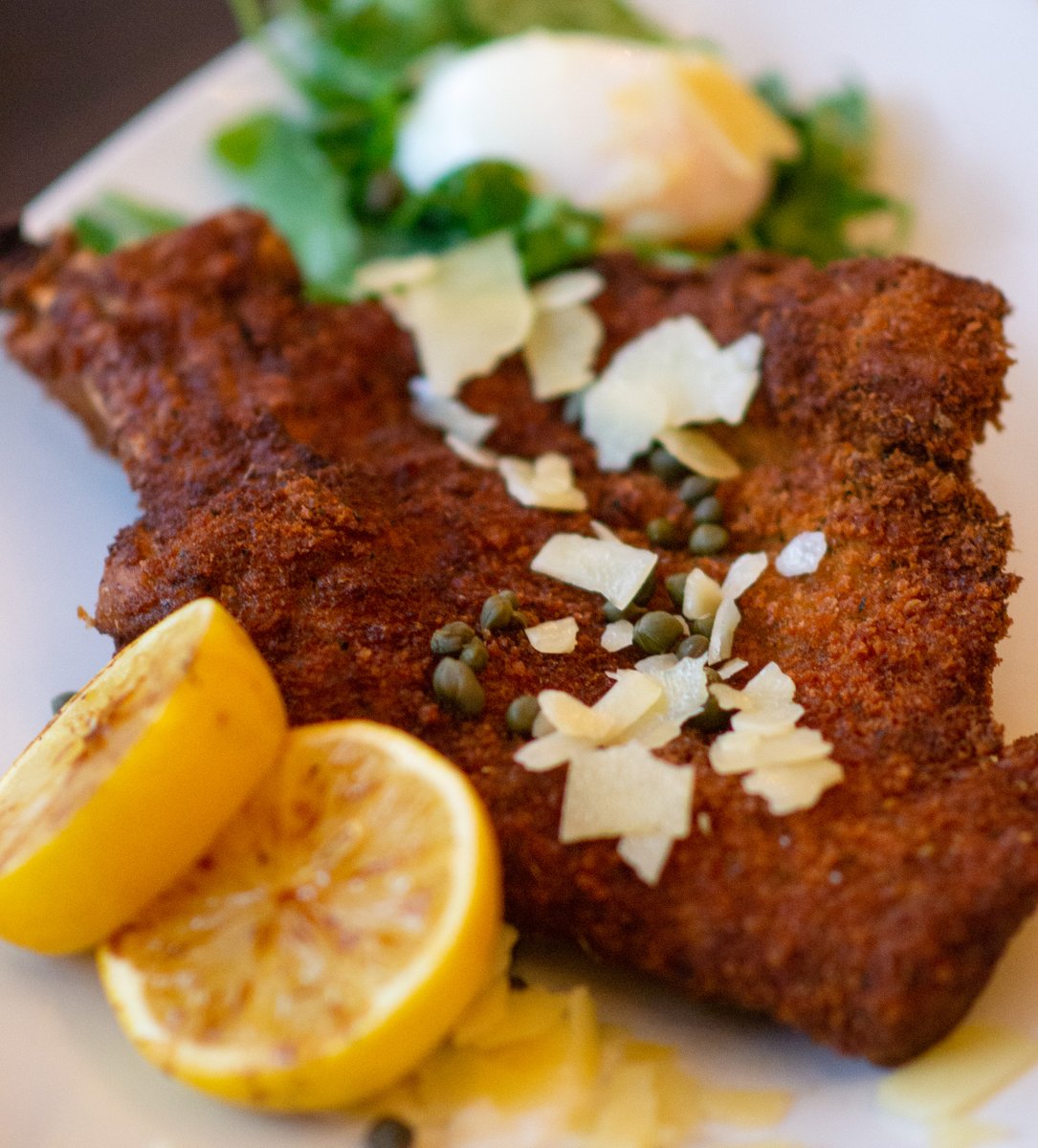 AdegaCLE's tweet photo. Veal Milanese 🍋 

~ bone-in veal, arugula, lemon, brown butter, caper, parmesan, poached egg ~ https://t.co/clNuFLKaCB