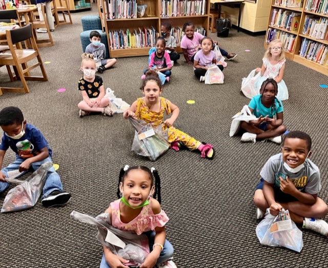 LBNELibrary's tweet photo. #R2ReadytoRead has made for some very happy Reader Bees! Thank you for the great books @lonniebnelson
🐝❤️📚 https://t.co/s4FWcrnE6g