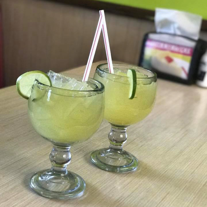 cancunfiest_fr's tweet photo. Mondays can be rough, that's why there are #Margaritas!
-
Order your favorite alcoholic drinks and meals for carryout or delivery ▶️ https://t.co/pKPCcubzcV
Drive-Thru available! 
. 
.
#CancunFiestaFresh #Tacos #Eeeats #Foodstagram #KansasCityMO #KansasCityEats https://t.co/5aBvEKOlaS