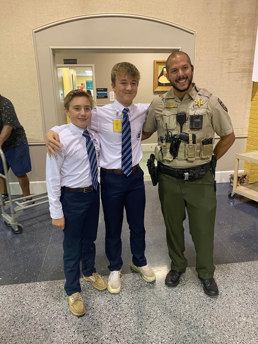 LPSONews's tweet photo. Gratitude, graduations &amp; a great school year to celebrate! Our SROs are rounding out the last few bittersweet days of the semester with all their favorite students! 🍎💚 https://t.co/0NlpJlWZya