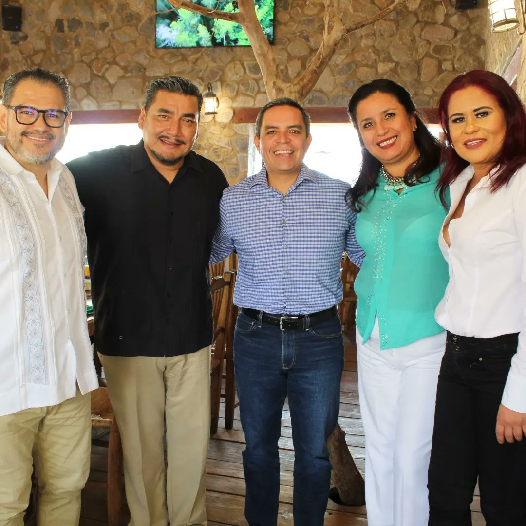 C3COLIMA's tweet photo. Celebra C3, Colegio De Comunicadores De Colima encuentro con el Rector de UdeC Christian Torres Ortiz, quien  reiteró el apoyo de la institución educativa sobre todo en temas como la capacitación y la certificación de saberes y experiencias. https://t.co/ddF8isS9F9
