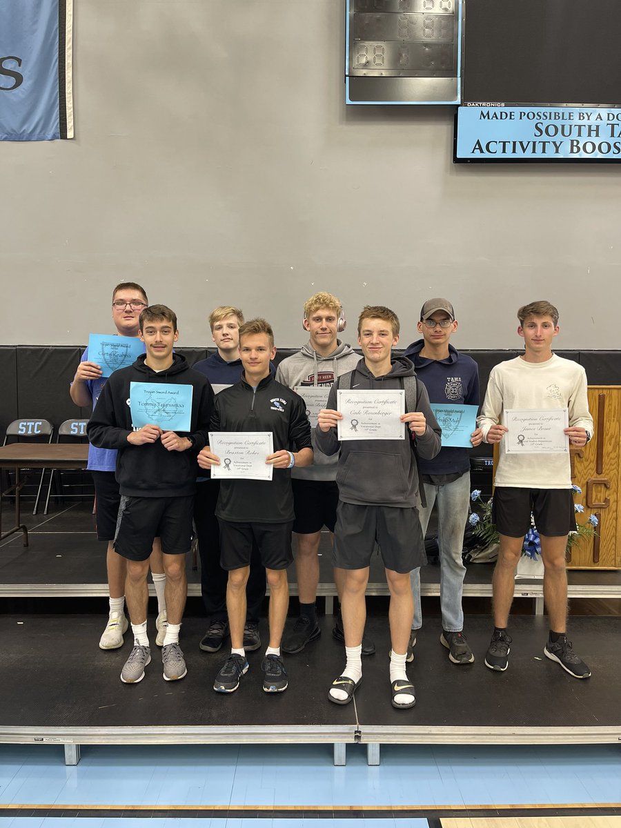 Team members who earned Academic Awards today! 🧐🧠📚📝⚡️😎