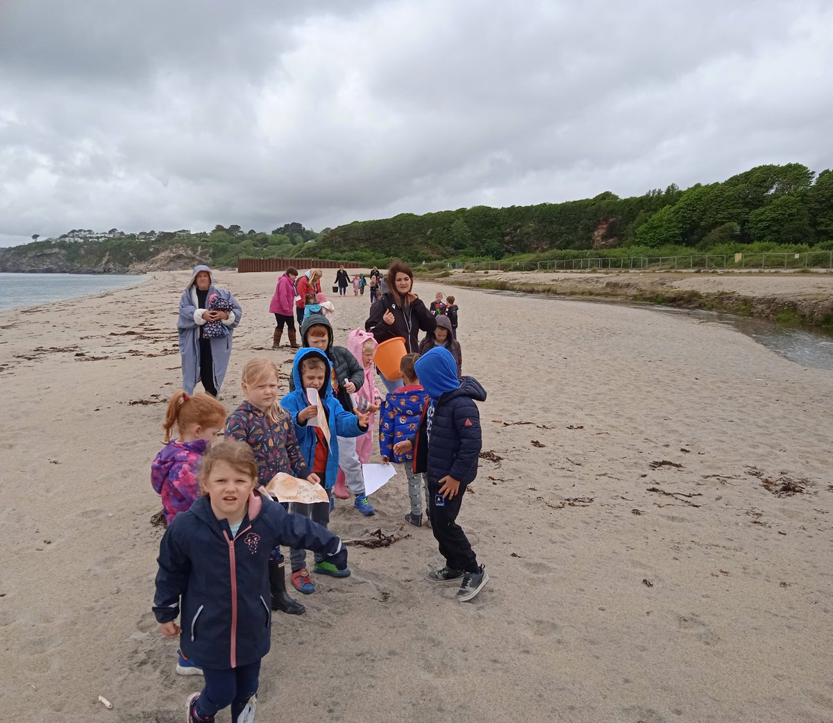 outdoors_aspire's tweet photo. @summercourtacad Class 1 on a treasure hunt with map work and a riddle to solve, oh and a nice hot chocolate to finish.
#beachlearning
#outdoors
@AspireAcademies https://t.co/ZLSkgRT0bs