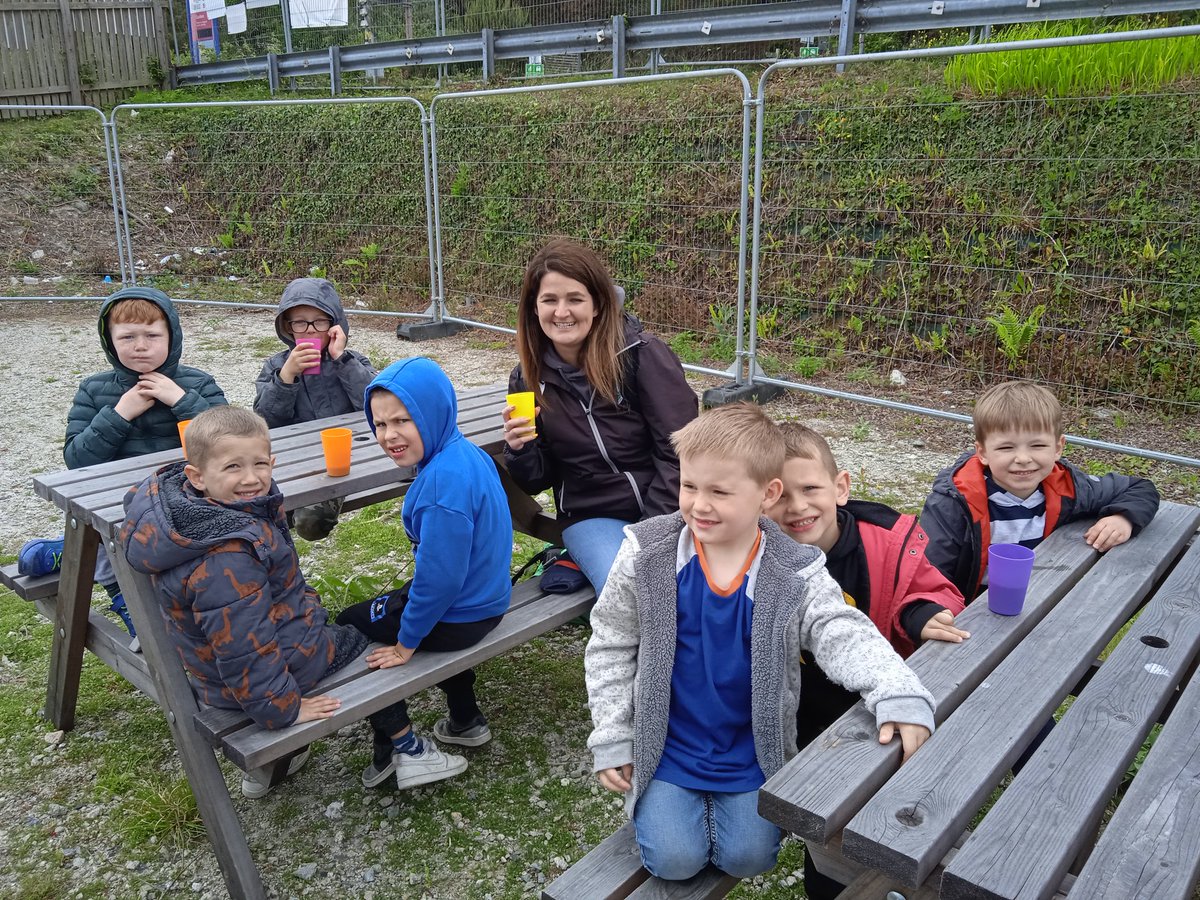 outdoors_aspire's tweet photo. @summercourtacad Class 1 on a treasure hunt with map work and a riddle to solve, oh and a nice hot chocolate to finish.
#beachlearning
#outdoors
@AspireAcademies https://t.co/ZLSkgRT0bs