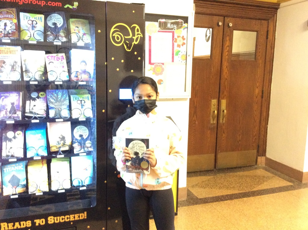 WHGWashington's tweet photo. Congrautlations to  Sadiqa in Ms. Sirlin's 4th grade class!  She also won a trip to our Book Vending Machine!  @whufsdrams #ReadingRams #RamPride https://t.co/g1uAPbikh3