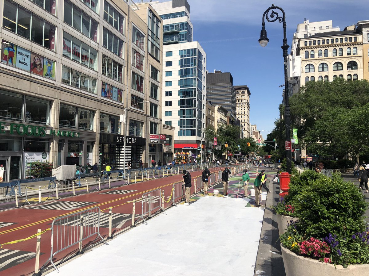MikeLydon's tweet photo. Underway: “Ripples of Peace + Calm” by Brooklyn-based artist Ji Yong Kim for @UnionSquareNY. Come by all week to see the progress! https://t.co/RXlONtyTiM