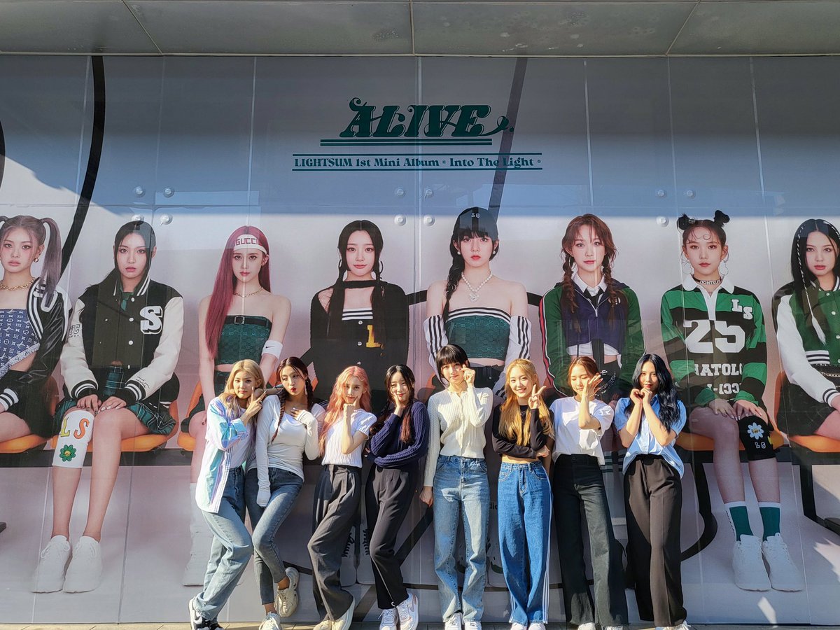 huiyeuon's tweet photo. ㅤ 
ㅤㅤ 
#Into_The_Light : NOW!
The walls of our company's 1st floor is covered with @LITCHSUM photos! 💛💚 We're going to meet real soon~~ so please look forward to #Into_The_Light 🥰 And don't forget to leave photos with LIGHTSUM when you come to Seongsu, SUMIT. 🙂 

ㅤㅤ https://t.co/rrha3KORKf