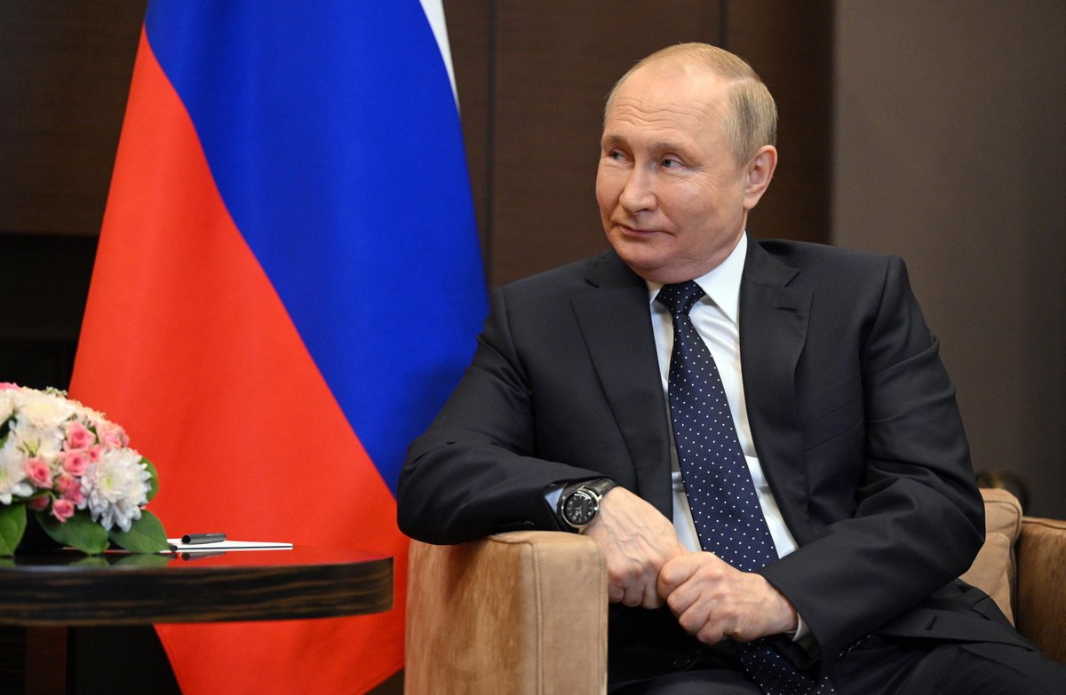 Agenzia_Ansa's tweet photo. UCRAINA | Putin sarebbe scampato ad un attentato dopo l'inizio della guerra in Ucraina. Lo sostiene Kyrylo Budanov, capo dell'intelligence del ministero della Difesa ucraino, secondo quanto riportano diversi media ucraini tra cui l'Ukrainska Pravda #ANSA https://t.co/FcWUK6kAuJ https://t.co/PSV5tqaMwt