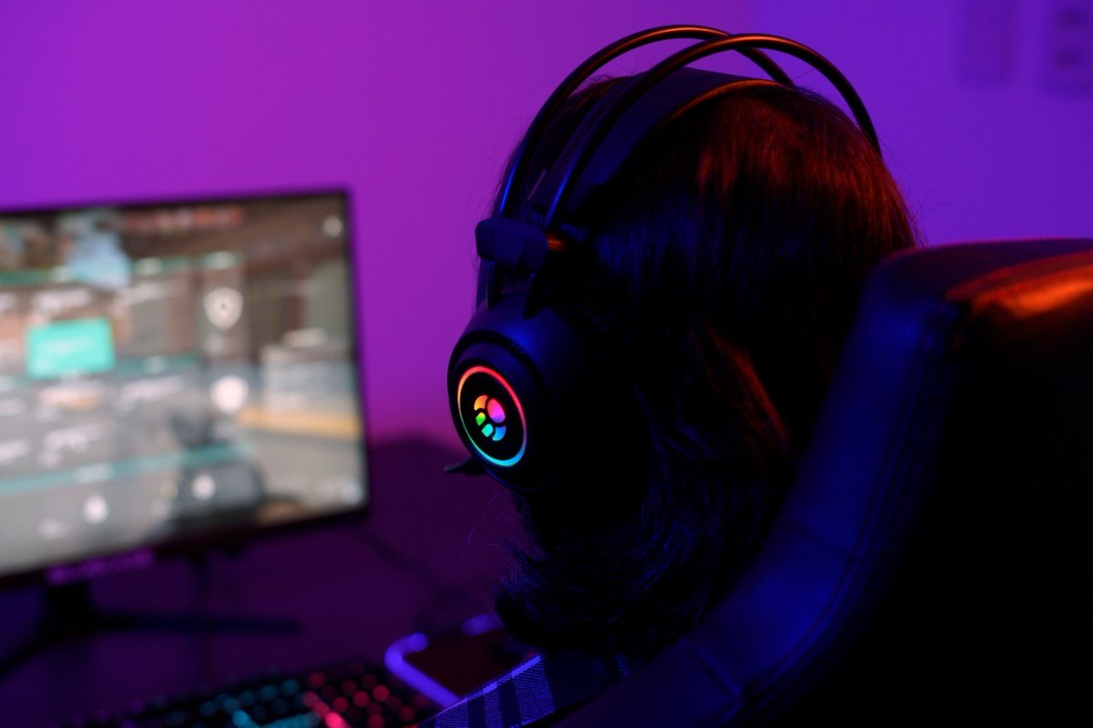 BluecaseOficial's tweet photo. Mergulhe de cabeça nos áudios dos jogos com o headset gamer Bluewaves. 🎧

#bluecase #pcgamer #fortnite #csgo #cs #headset #dota #valorant https://t.co/lqObvp2Qvj