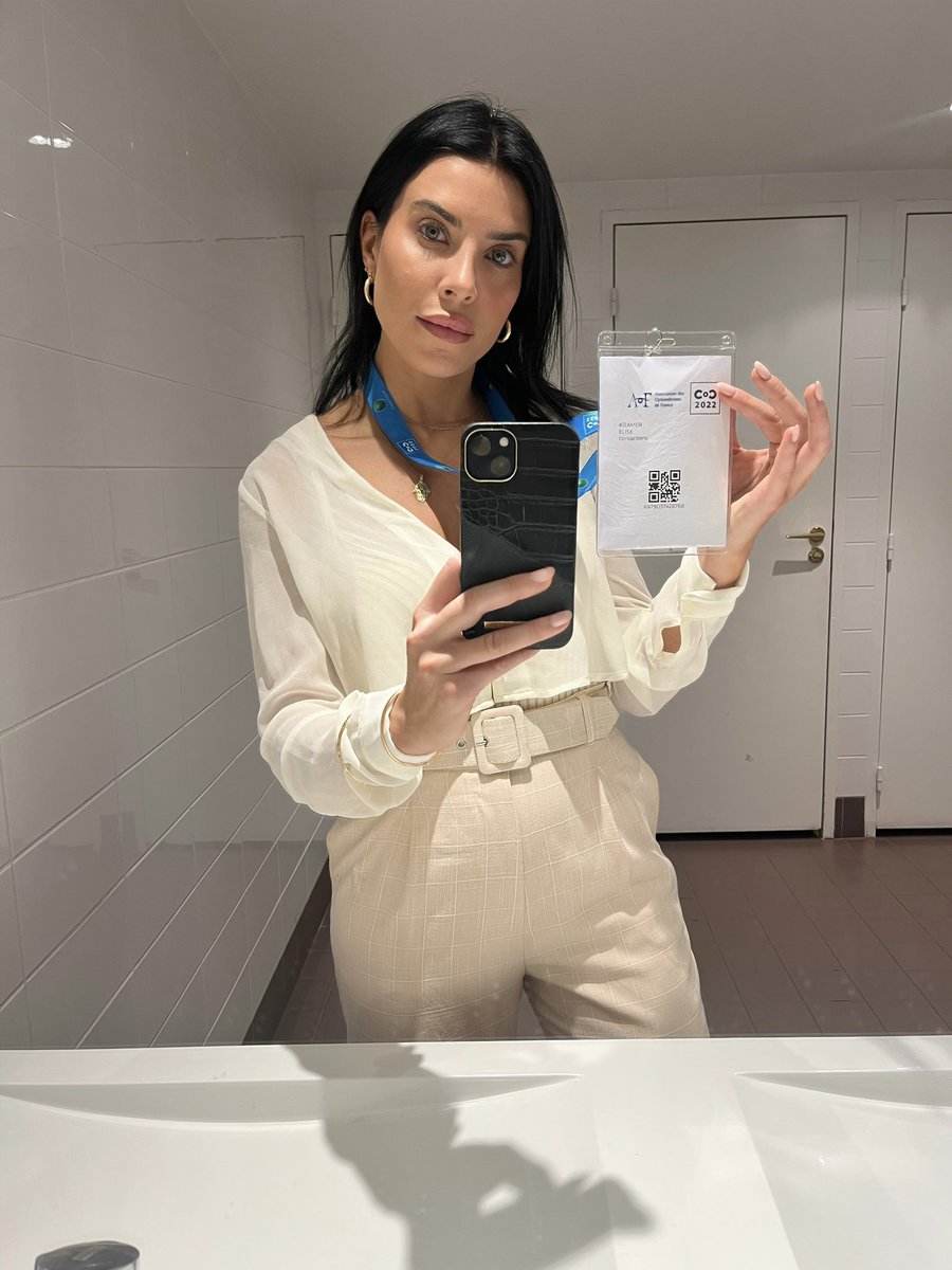 DrEliseKramer's tweet photo. So excited to be in Paris to share my knowledge and experience with all the contact lens gurus out here. Merciii @optoaof @SwissLens #contamac https://t.co/a0i4FqRDBy