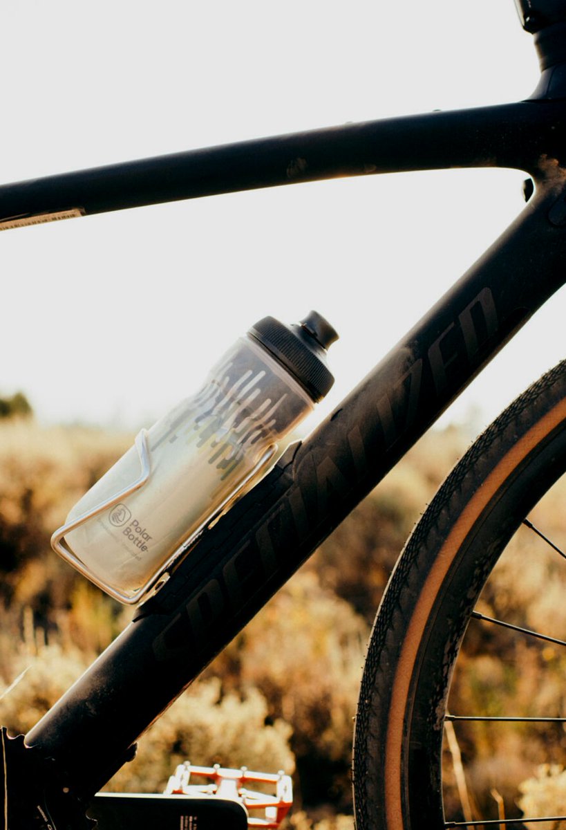 PolarBottle's tweet photo. Everybody has been there- reaching down for a much-needed drink and getting a mouthful of #trail dirt and grime. Because of this, we created the MuckGuard™ cap; it protects the Surge™ Valve from whatever the trail dishes up. Grab one and #goriding! #MTB #mtblife #springriding https://t.co/SixhLZJQZb