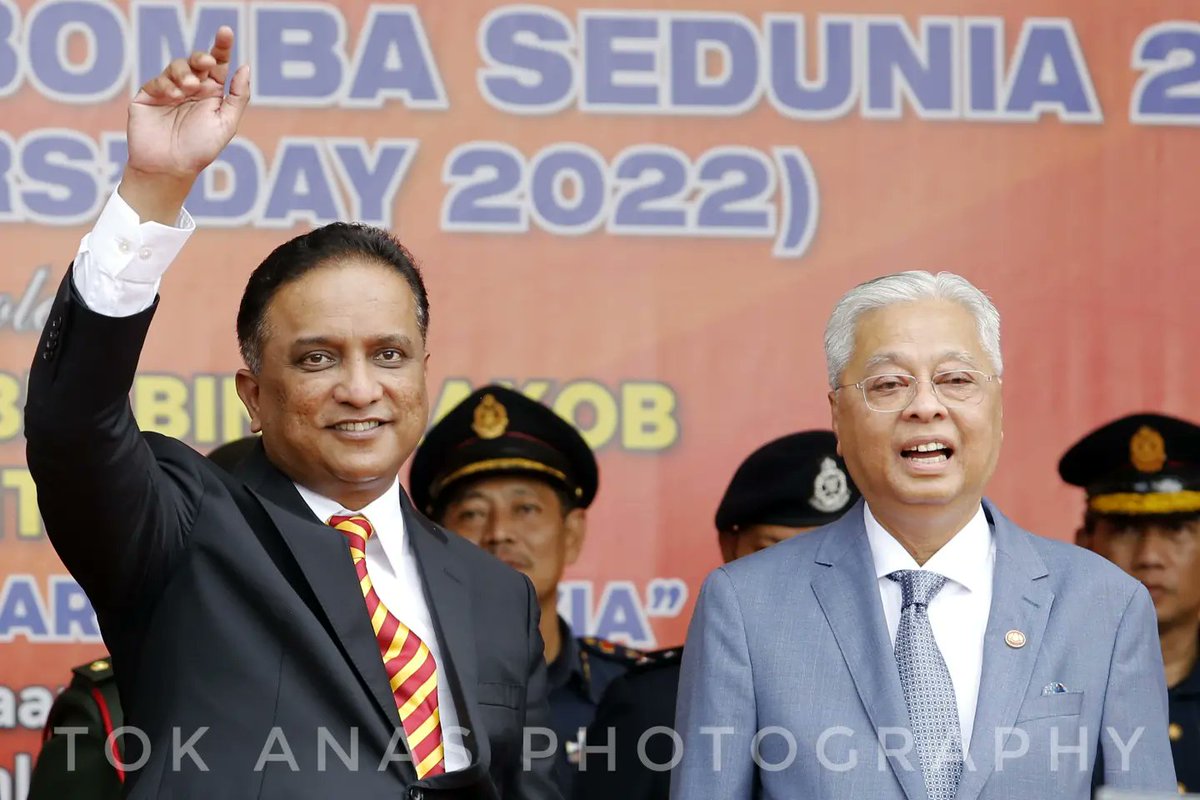 TokAnas's tweet photo. Menteri @kpkt_gov @reezal_merican bersama Perdana Menteri Malaysia @IsmailSabri60 di SHAB 2022 https://t.co/q6ZJ0Nsda3