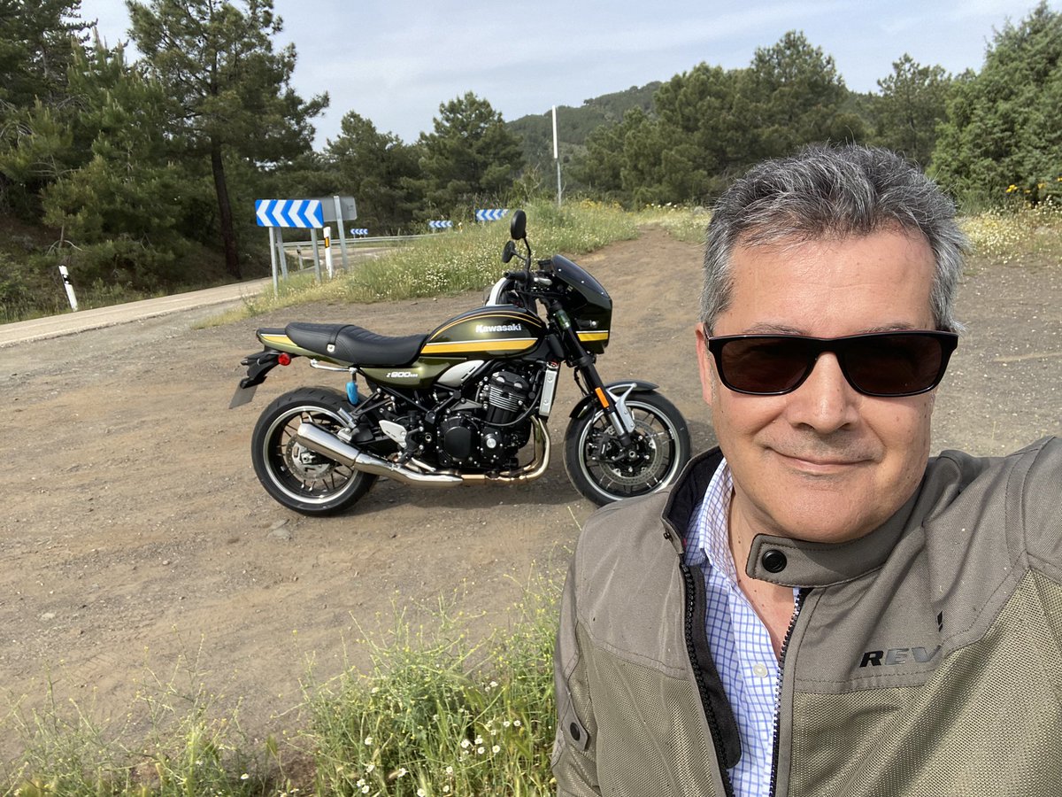 Pedro1100evo's tweet photo. @cisco_spain Buen tiempo, mucha carretera y mi moto https://t.co/DmQi0prHio