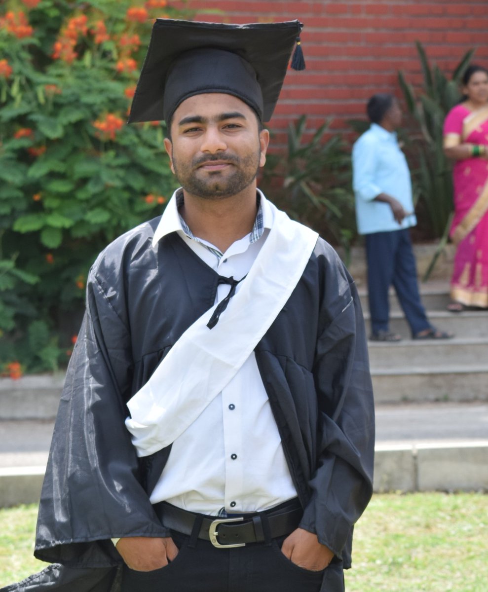 Azhar__007's tweet photo. Graduation day🎓🤠 https://t.co/MpgpScis0S
