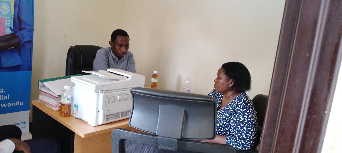 NyagatareNyc's tweet photo. Uyu munsi mu Karere twakiriye Umukozi muri @YouthCultureRW yaje kugenzura uburyo amafaranga ya #Earmarked Budget Transfer ikoreshwa. Igikorwa cyabereye ku Youth Center Nyagatare. Yari kumwe na NYC District Coordinator,YSC,YegoCenter Coordinator . https://t.co/A1T87Zdsfz
