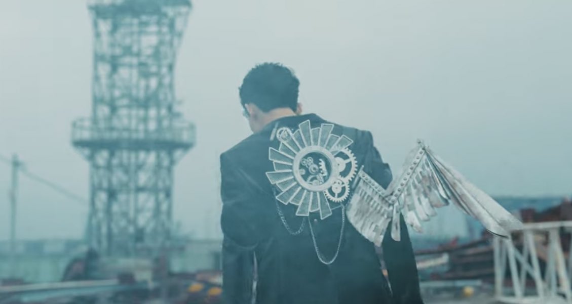 익숙한 천사 이미지를 깨부셔서 아직도 충격이야