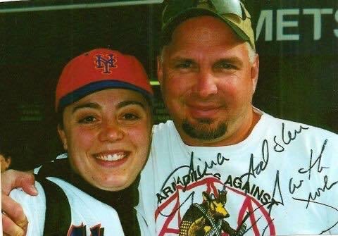 JoDiDiU7's tweet photo. #Foxborough was a special concert for me. Had a road trip with my daughter for her first Garth concert. She met “ Uncle Garth”in 2001 at Shea stadium. We love you Garth. Thank you for
#MoreThanAMemory. @BryanMMoore @ThatSamOlson @garthbrooks https://t.co/V10Ku5fuAY