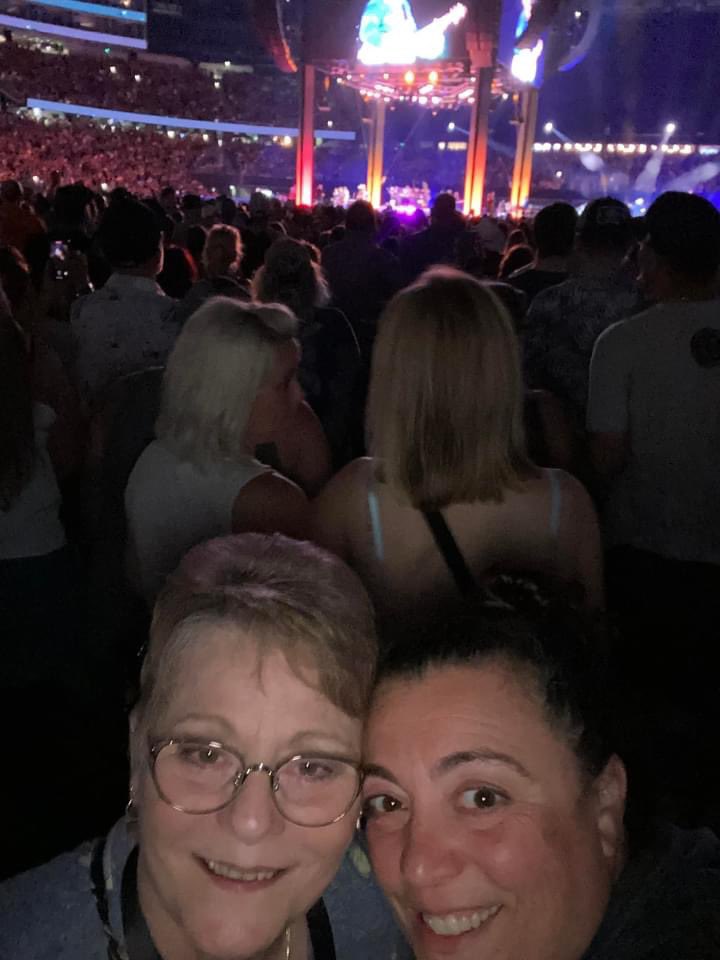 JoDiDiU7's tweet photo. #Foxborough was a special concert for me. Had a road trip with my daughter for her first Garth concert. She met “ Uncle Garth”in 2001 at Shea stadium. We love you Garth. Thank you for
#MoreThanAMemory. @BryanMMoore @ThatSamOlson @garthbrooks https://t.co/V10Ku5fuAY