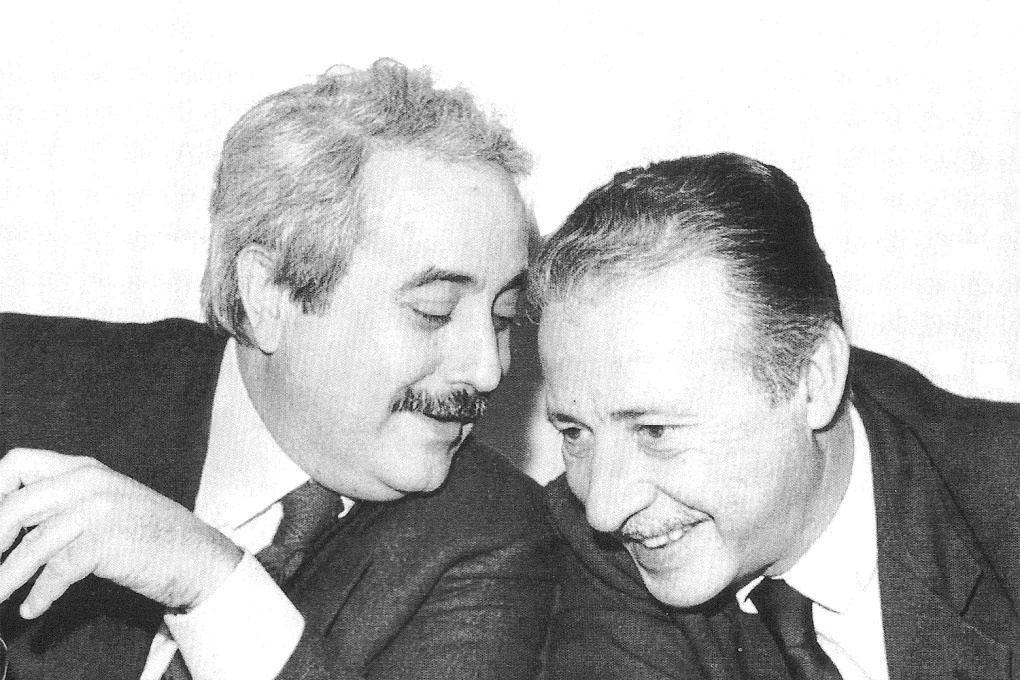 📌 Pochi mesi prima del suo omicidio a #Capaci il #23maggio1992 #GiovanniFalcone scrisse una prefazione al libro edito da #SOSIMPRESA “Estorti e Riciclati” nel quale indica quanto sia importante la lotta al #racket e all’#usura per sconfiggere le mafie
⤵ bit.ly/3G8ZOs3