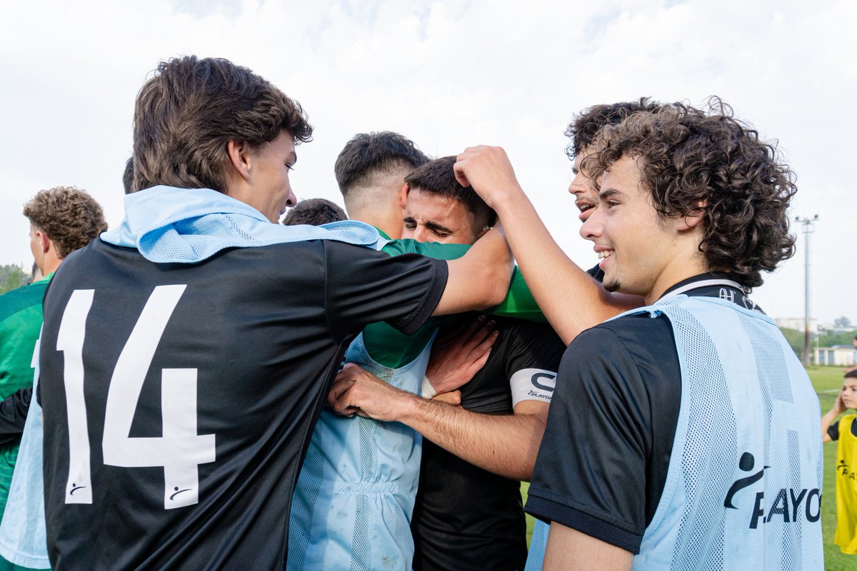 academicaoaf's tweet photo. Sábado, dia 21/05, cumpriu-se a última jornada do Campeonato Nacional de #Sub19 na Academia Briosa XXI. 🙌 

No final do jogo, cujo o resultado sorriu aos nossos jovens atletas, houve muita emoção! ⚽️🖤

#TuCoimbra https://t.co/tbQnTqiwJd