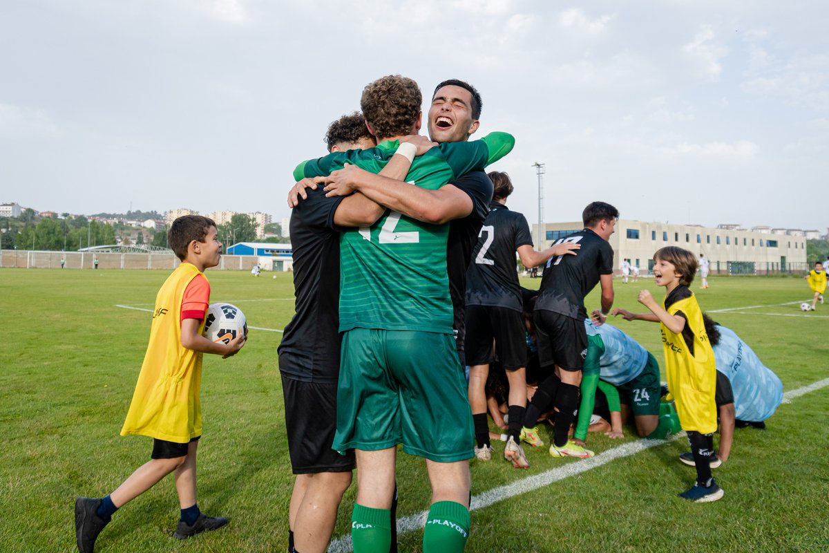 academicaoaf's tweet photo. Sábado, dia 21/05, cumpriu-se a última jornada do Campeonato Nacional de #Sub19 na Academia Briosa XXI. 🙌 

No final do jogo, cujo o resultado sorriu aos nossos jovens atletas, houve muita emoção! ⚽️🖤

#TuCoimbra https://t.co/tbQnTqiwJd