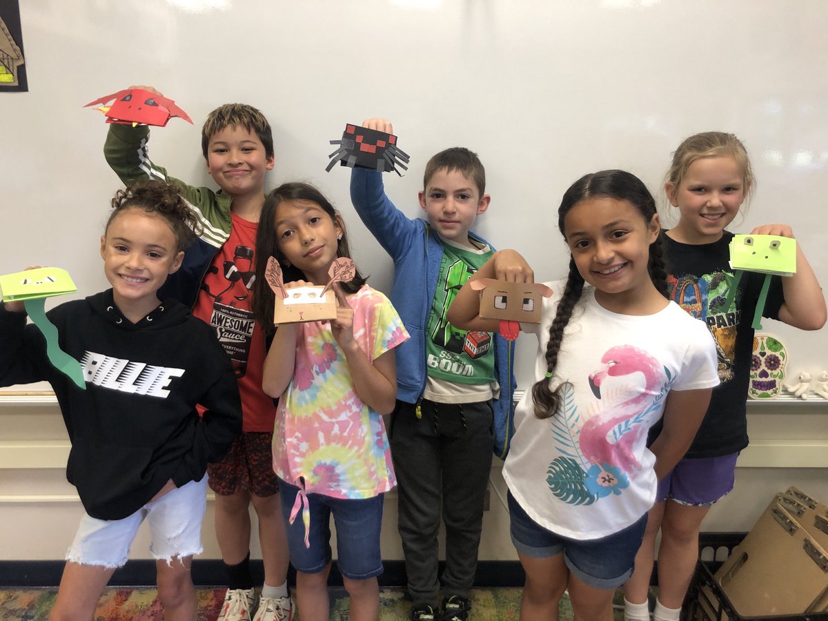 preletzBASDart's tweet photo. Puppets ⁦@MillerHeightsES⁩!!! #basdarts https://t.co/yeJyiP32A1