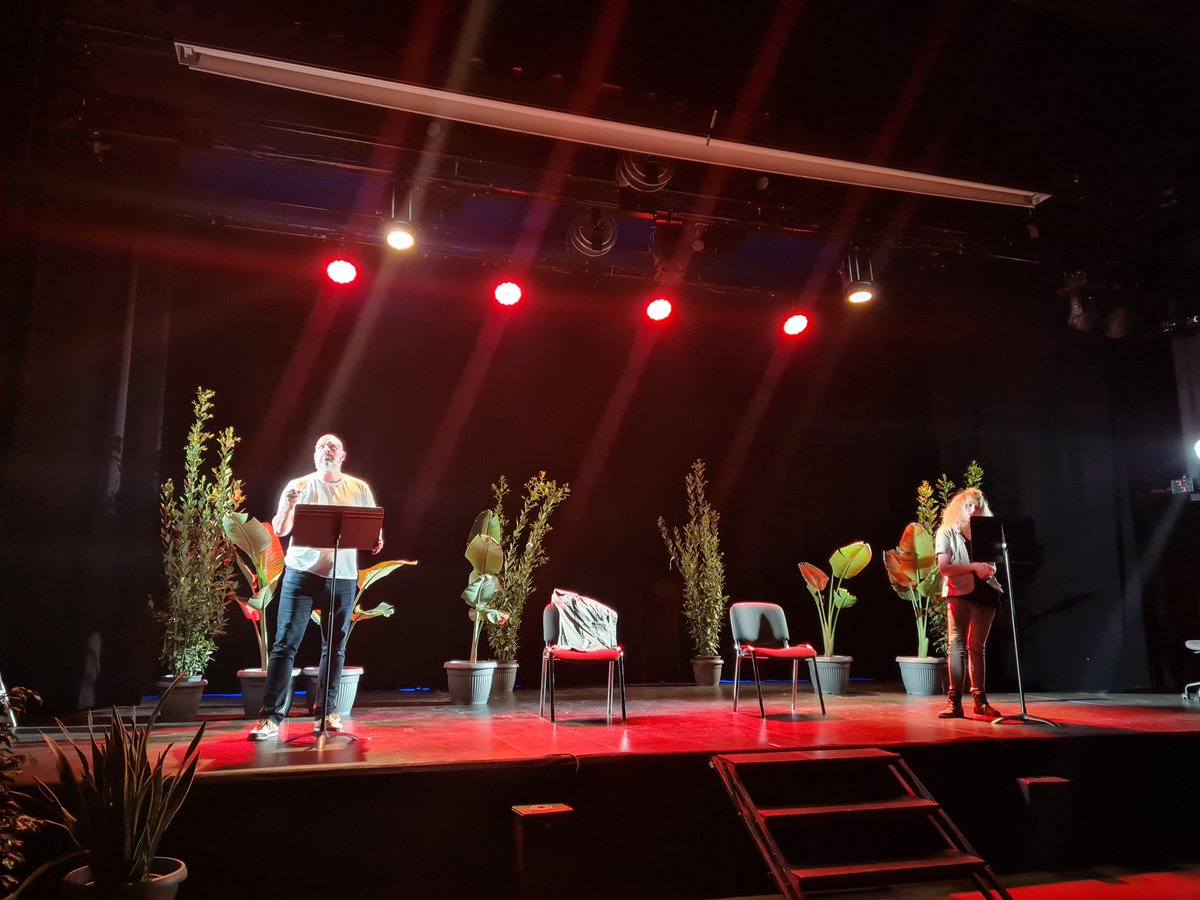 VivonsLesMots's tweet photo. 👏🏆Soirée de clôture du salon avec remise des prix des lauréats du concours Vivons les mots 2021🥳🥂 https://t.co/rt9CzN7IZU