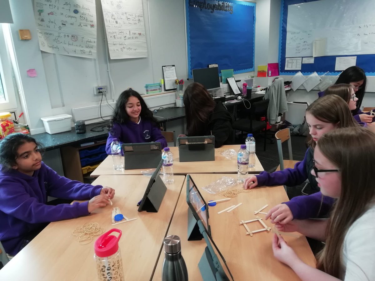 P7a utilising their engineering and problem solving skills as they built their model catapults. Thanks to @STEMFifeCollege <a href="/EileenBlack13/">Eileen Black</a> for the resources