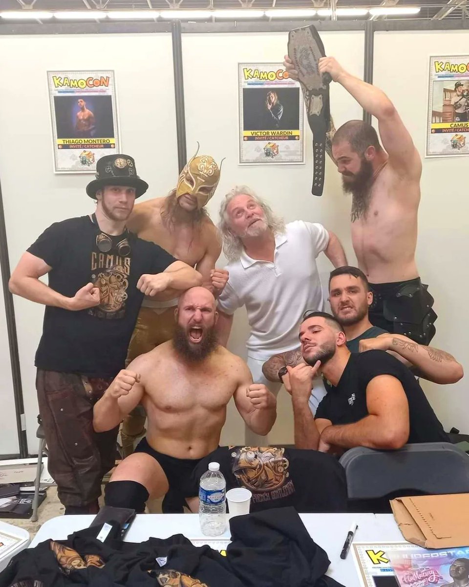 PeterFischerPW's tweet photo. Gros week-end 🔥 
Merci à la @KamoConOfficiel à Aurora et à @icwacatch, au public, aux collègues et camarades 💥
Insta : peter_fischer_tinybarbare pour plus ⏩
Avec @PADG_officiel 💪🙏

#vivelecatch 👑
#prowrestling #KamoCon2022 #kamocon #cosplay #performance #artist #catch https://t.co/bcSmJQ102T