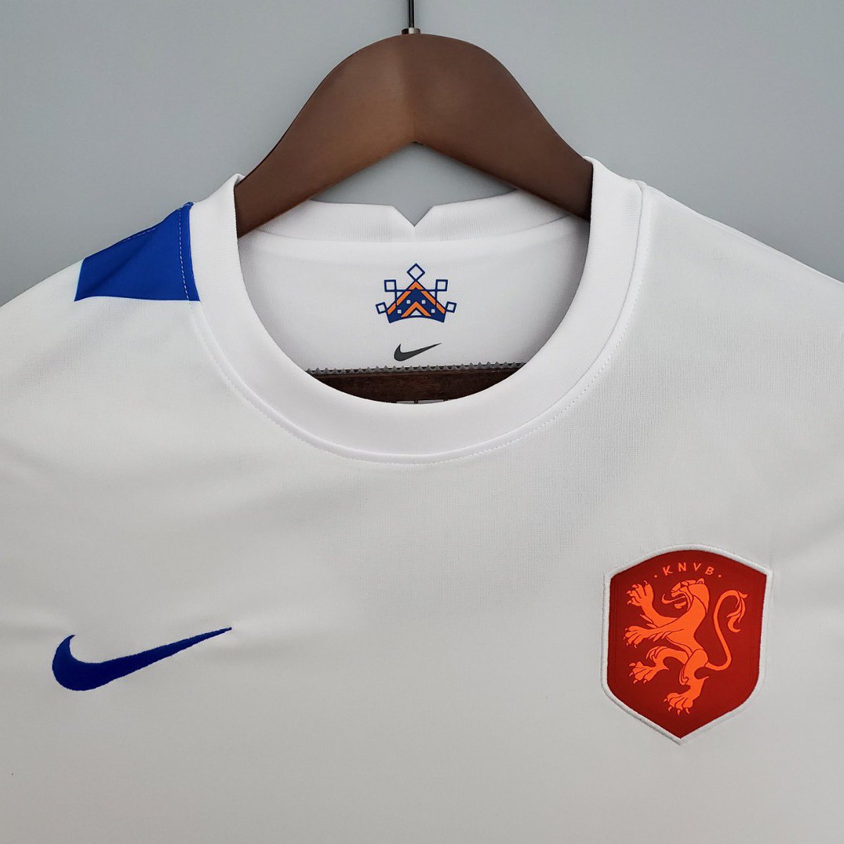M76Store's tweet photo. Holanda erra? Nunca vi 😍

Essa belezura já está disponível no nosso site por apenas R$ 147,00. Usando o Cupom “MbappeBrasil7” você consegue 7% de desconto! 

📲: https://t.co/x5d6gif7Ib https://t.co/mWAmxfSQ0s