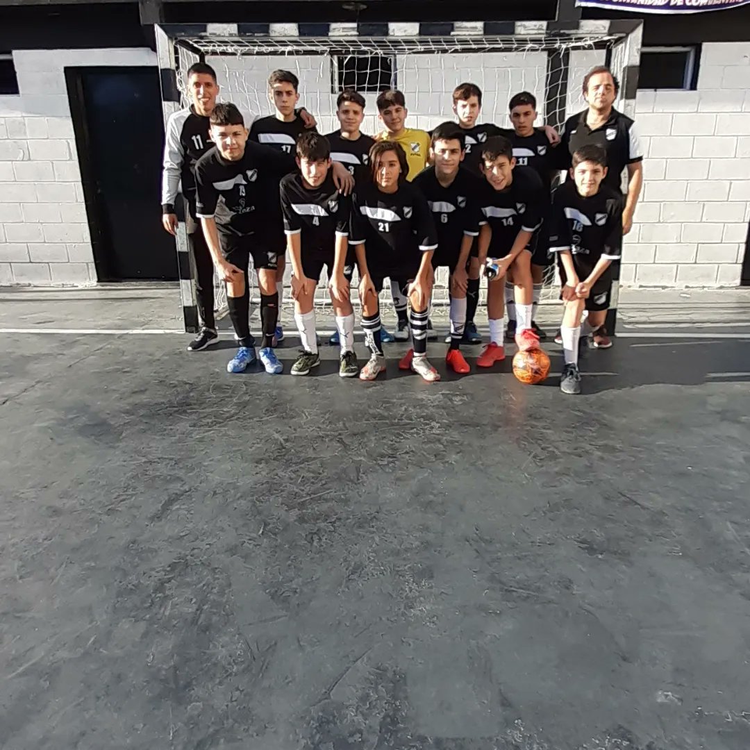 AllBoysBafi's tweet photo. Por la fecha 8 del torneo @buenosairesfutsal.ok recibimos a @club8deoctubre 
Octava 👎
Septima 👎
Sexta 👎
Quinta 👎
Cuarta 🤜🤛
Tercera 👎
Primera 👍

Vamos All Boys 🤍🖤🤍 https://t.co/fzEf5wGQ20