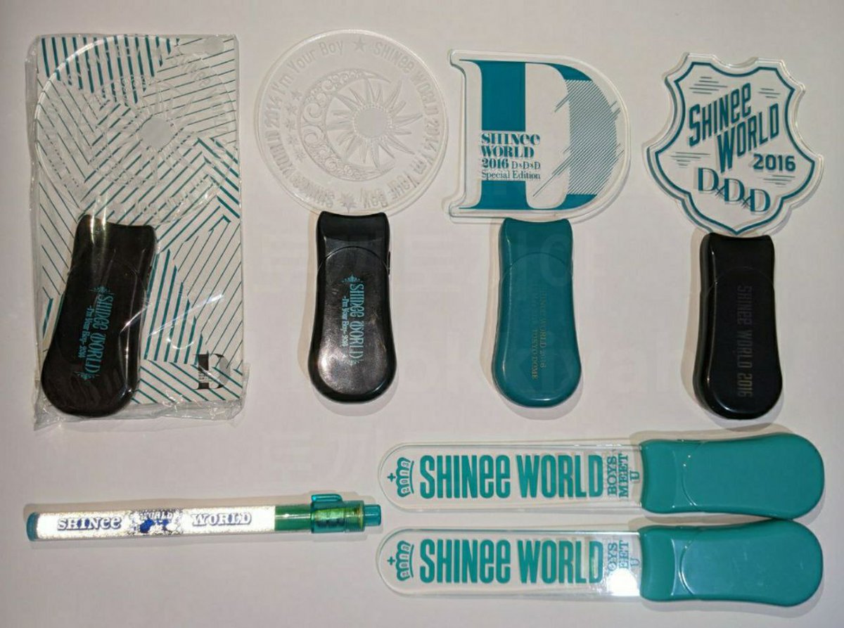 tokkitokkiyah's tweet photo. WTS LFB

▫️  SHINee Lighsticks (1) 

— onhand
— no batteries included
— ready to ship
— no meet up

Shopee link: 
https://t.co/EriVdQ1nwe https://t.co/mlRhmyMWzP