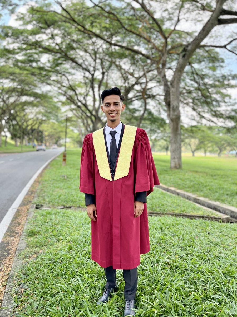 idhamalias's tweet photo. #mygraduationday https://t.co/EsOLpMDNKd