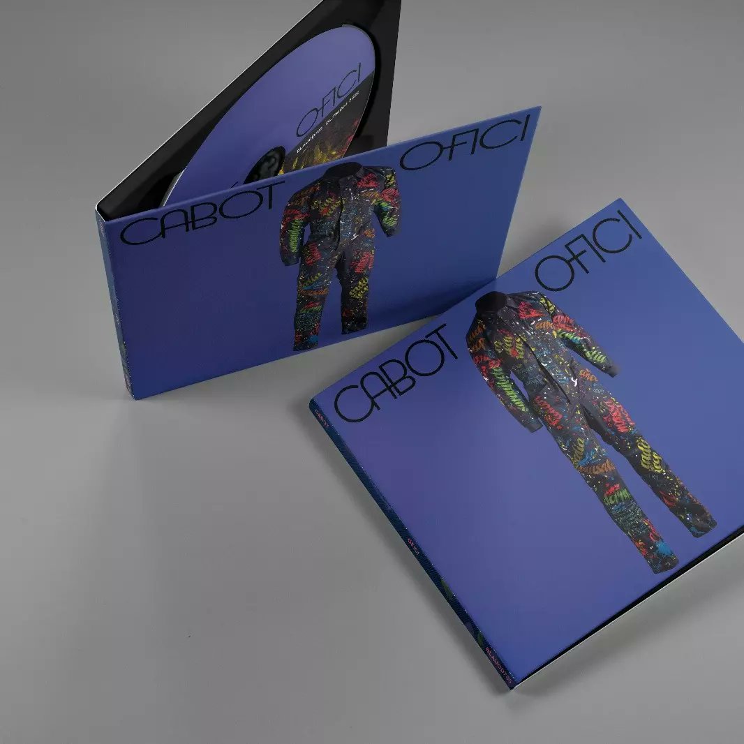 CABOT_music's tweet photo. Ha costat però ja arriba 🚀💙
Pels romàntics que encara comprau discos, pels qui conservau es cotxo amb reproductor de cd's... DISCASSO! 💥🤘🏼✨
No només per les cançons, sinó també per la feina que hi ha darrere. @AntoniBauza ❤

@kompositstudio 
@ZOO_MUSIC
@ProduccionsBlau https://t.co/yf919t4ubw