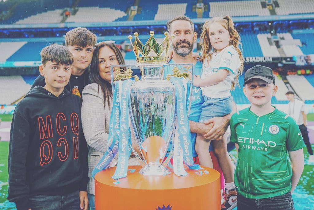 CarsonAmz1407's tweet photo. Another season over 💙 now for some family time 💙💙💙💕 @SCarsonOfficial https://t.co/nFP2jU37Je