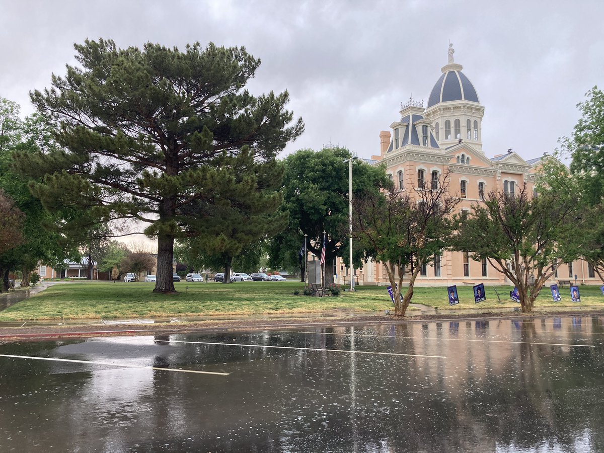 travisbubenik's tweet photo. Been steady raining here in Marfa for at least an hour - finally!! @NWSMidland https://t.co/LfH0DanRcV